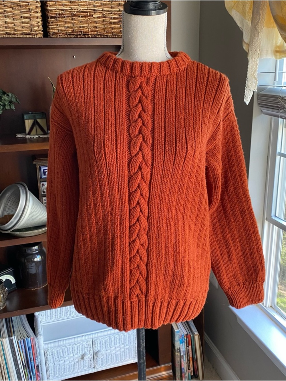 Hand knit Cable Knit Women's Sweater - Classic Crewneck medium/Large EUC